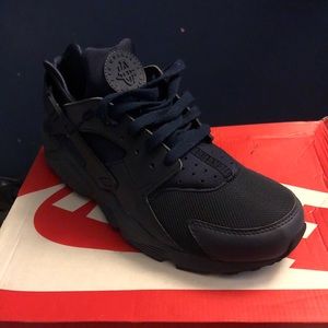 Navy blue Nike Air Hurrache
